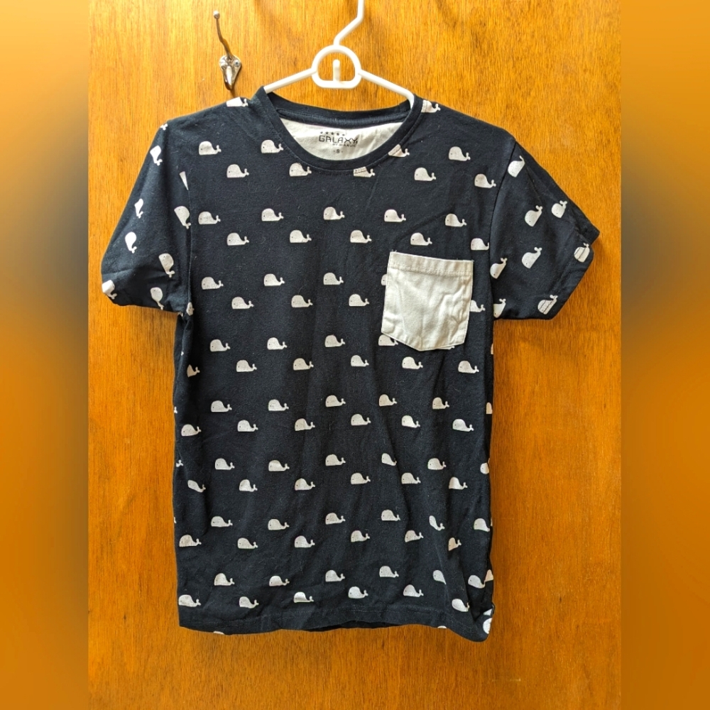 Poly/cotton T-shirt with whales, size small